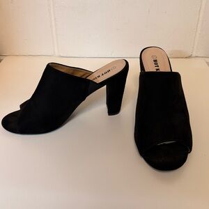 Elegant Black Peep-Toe Mules